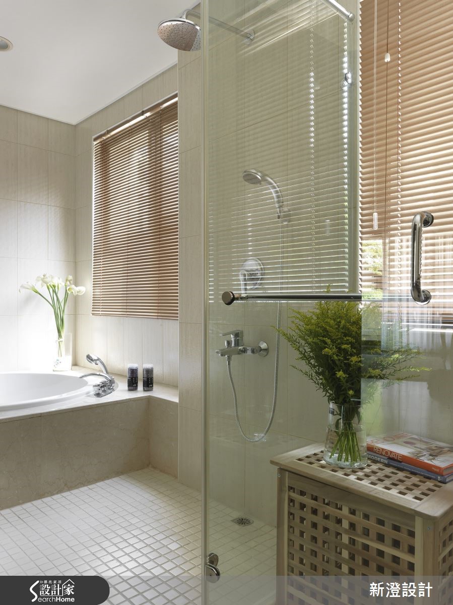 有別於繁複奢華的制式新古典風格，在此 52 坪住宅內，